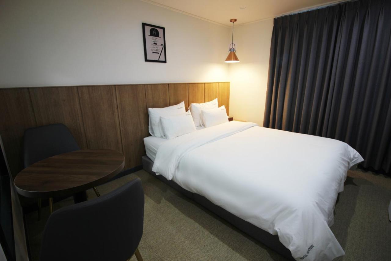 Bronze Hotel ชางวอน ภายนอก รูปภาพ